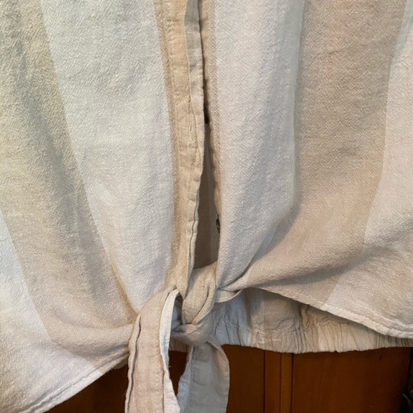 Button up tie front crop top - Picture 2 of 3